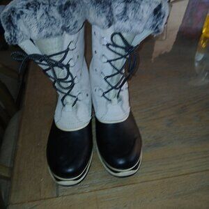 Khombu Women's Boots